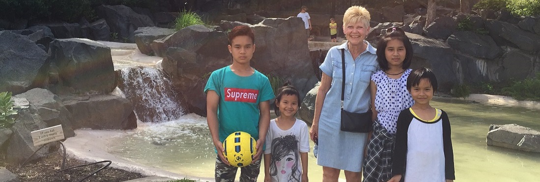 Kathy Bakkenist and the refugee children.